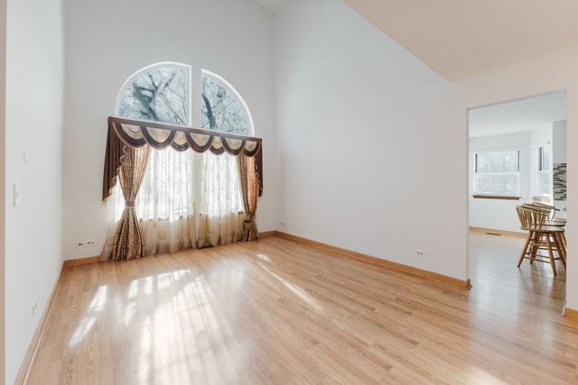 122 Brittany Drive, Streamwood, IL 60107