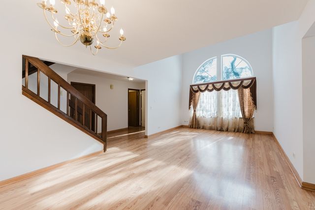 122 Brittany Drive, Streamwood, IL 60107