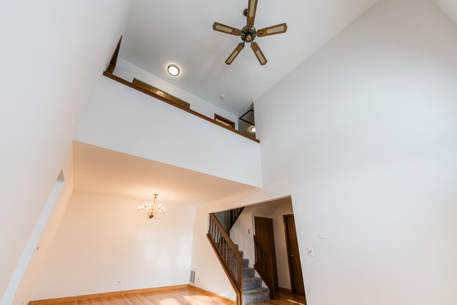 122 Brittany Drive, Streamwood, IL 60107