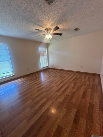 4502 Fausse Dr, Baker, LA 70714