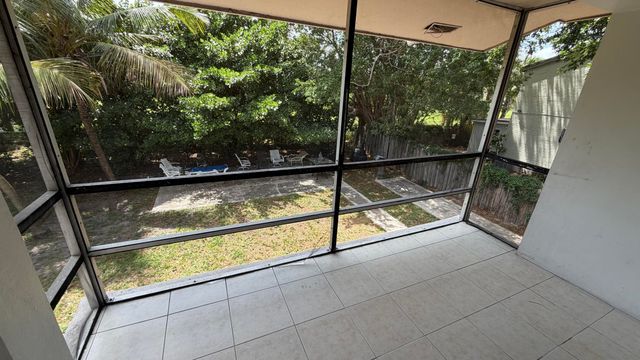 4061 NW 9th Avenue 206, Deerfield Beach, FL 33064