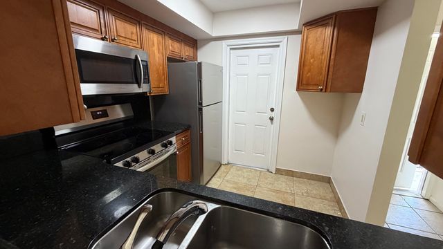 4061 NW 9th Avenue 206, Deerfield Beach, FL 33064