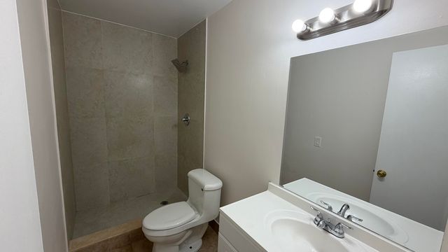 4061 NW 9th Avenue 206, Deerfield Beach, FL 33064