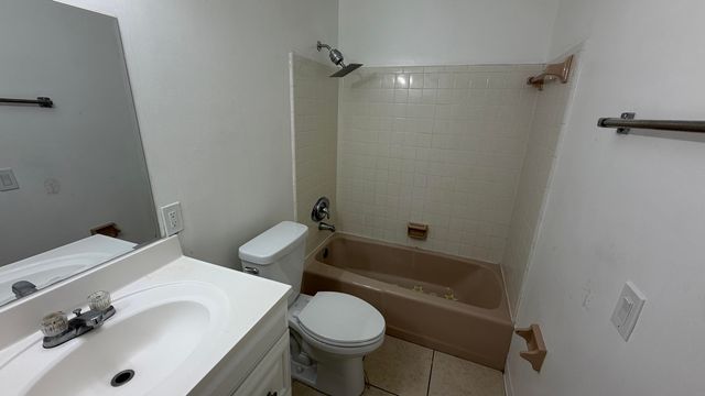 4061 NW 9th Avenue 206, Deerfield Beach, FL 33064