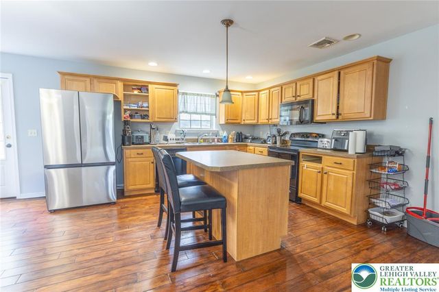 1213 Bradford Street, Allentown City, PA 18103