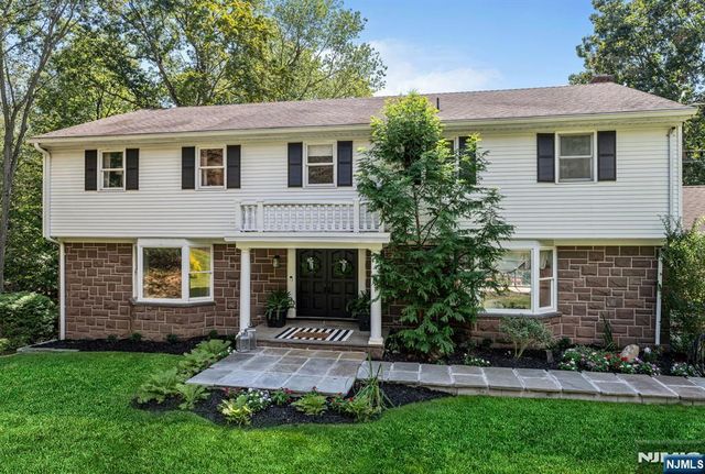 910 Huron Road, Franklin Lakes, NJ 07417