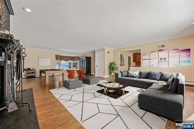 910 Huron Road, Franklin Lakes, NJ 07417