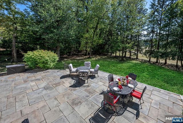 910 Huron Road, Franklin Lakes, NJ 07417