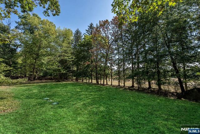 910 Huron Road, Franklin Lakes, NJ 07417