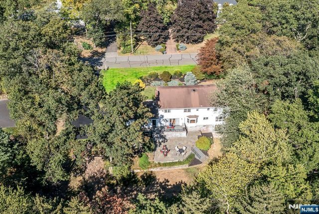 910 Huron Road, Franklin Lakes, NJ 07417