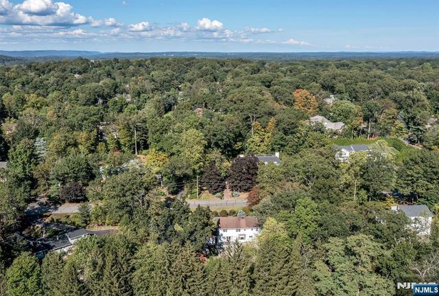 910 Huron Road, Franklin Lakes, NJ 07417