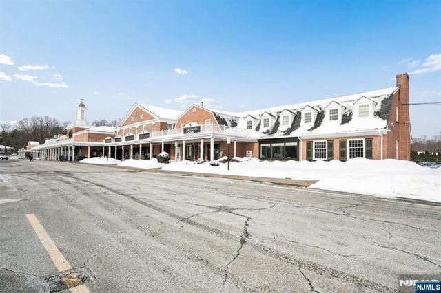 910 Huron Road, Franklin Lakes, NJ 07417