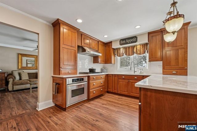 910 Huron Road, Franklin Lakes, NJ 07417