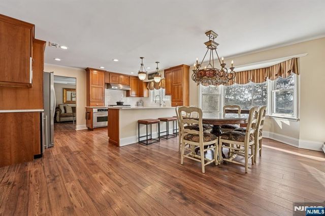 910 Huron Road, Franklin Lakes, NJ 07417