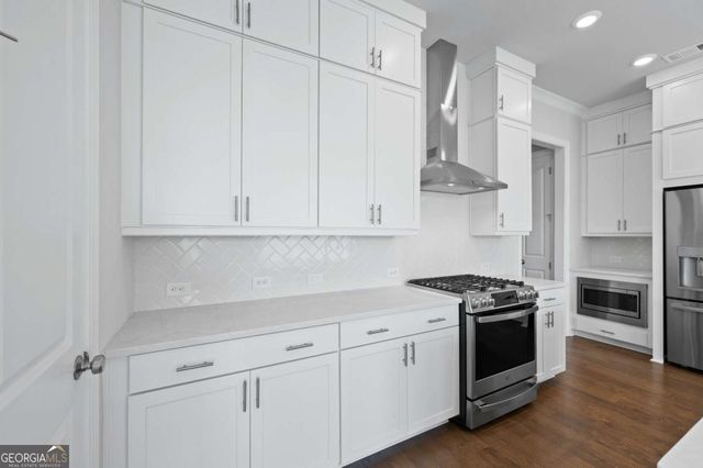 637 Skytop Drive, Cumming, GA 30040