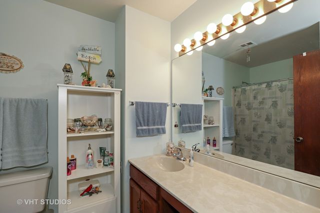 1162 Sandhurst Drive, Buffalo Grove, IL 60089