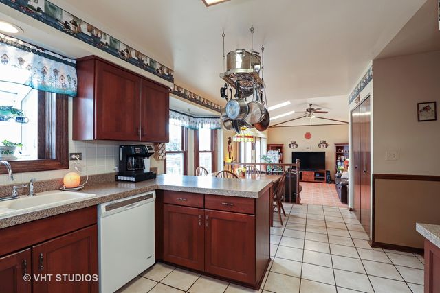 1162 Sandhurst Drive, Buffalo Grove, IL 60089