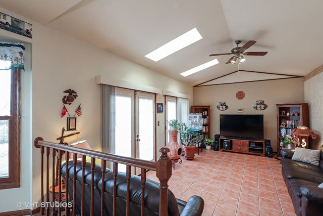 1162 Sandhurst Drive, Buffalo Grove, IL 60089