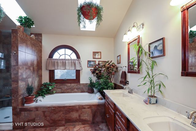 1162 Sandhurst Drive, Buffalo Grove, IL 60089