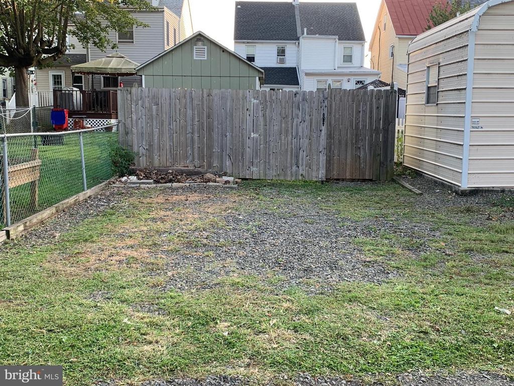 325 WALNUT ST, Bristol, PA 19007