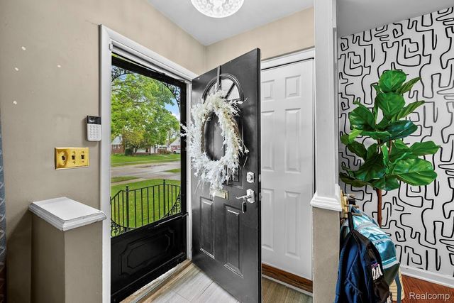 1906 Carlysle Street, Dearborn, MI 48124