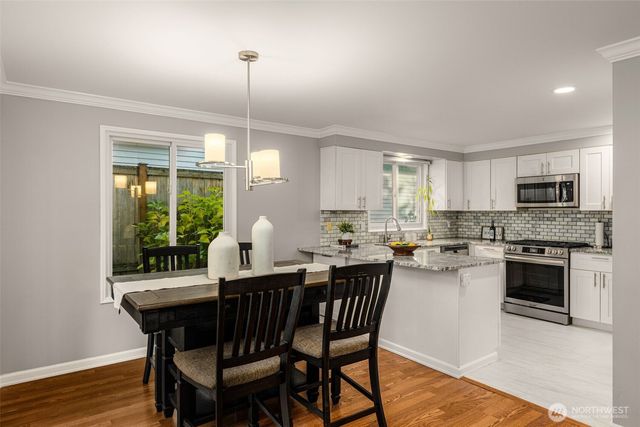 24230 SE 44th Street, Sammamish, WA 98029