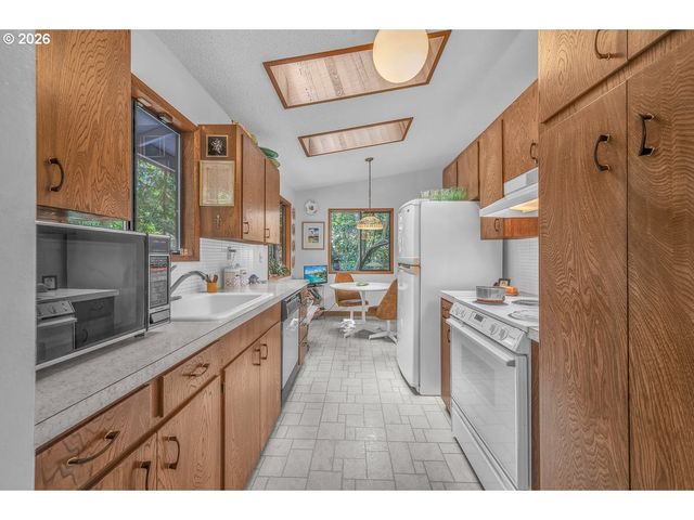 9200 Sw ELROSE Ct, Portland, OR 97224