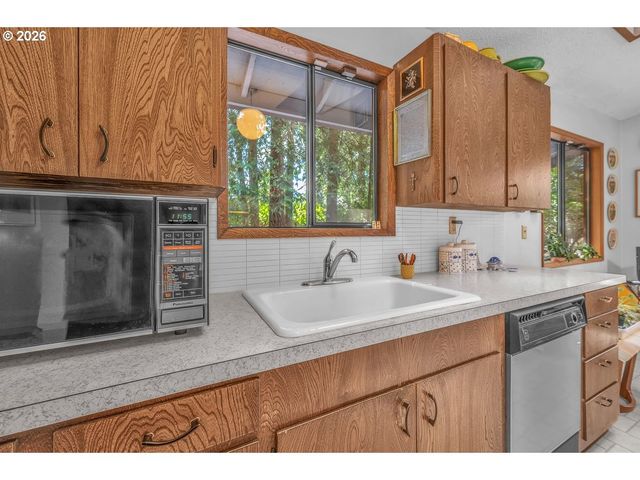 9200 Sw ELROSE Ct, Portland, OR 97224