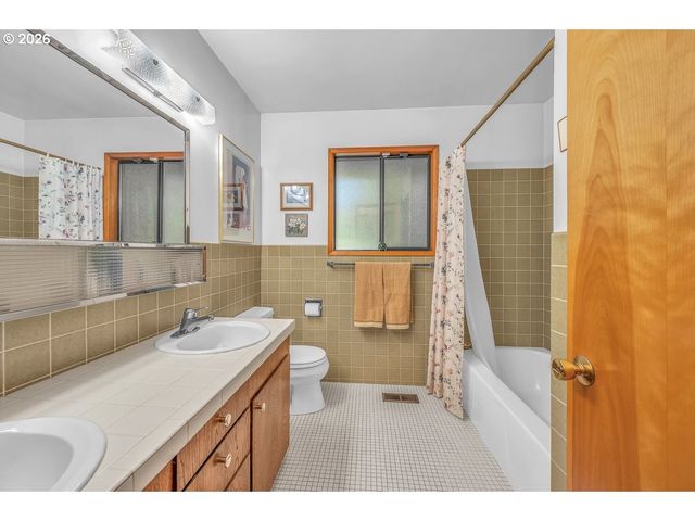 9200 Sw ELROSE Ct, Portland, OR 97224