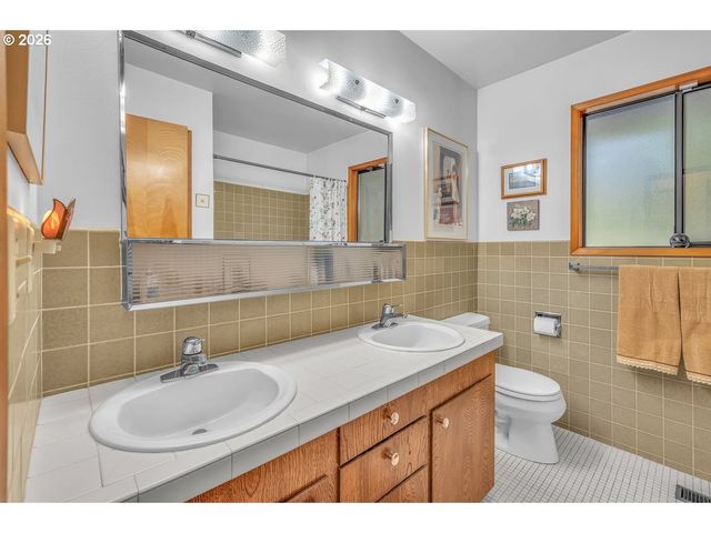 9200 Sw ELROSE Ct, Portland, OR 97224