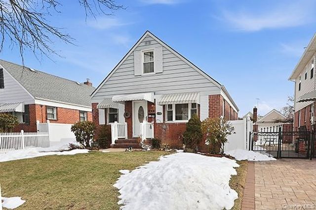 82-27 248th Street, Bellerose, NY 11426