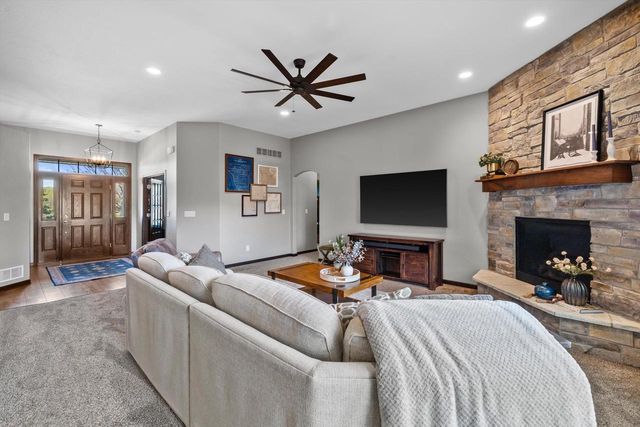 5913 Carriage Hills DRIVE, Racine, WI 53406