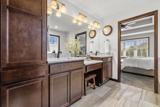 5913 Carriage Hills DRIVE, Racine, WI 53406