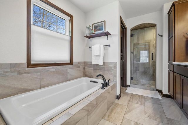 5913 Carriage Hills DRIVE, Racine, WI 53406