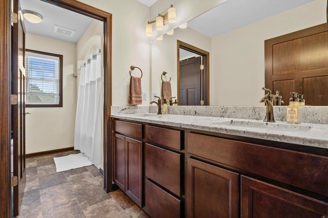 5913 Carriage Hills DRIVE, Racine, WI 53406