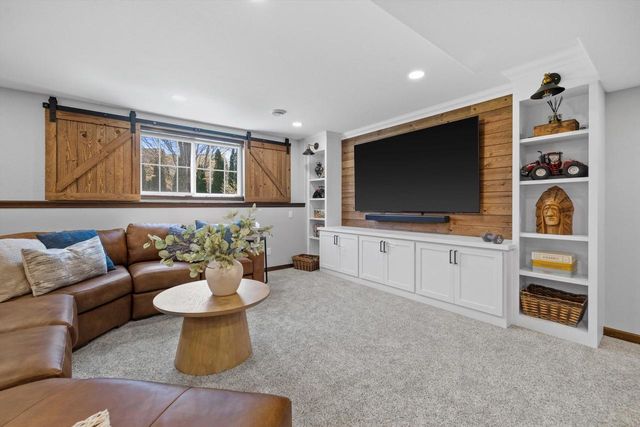 5913 Carriage Hills DRIVE, Racine, WI 53406