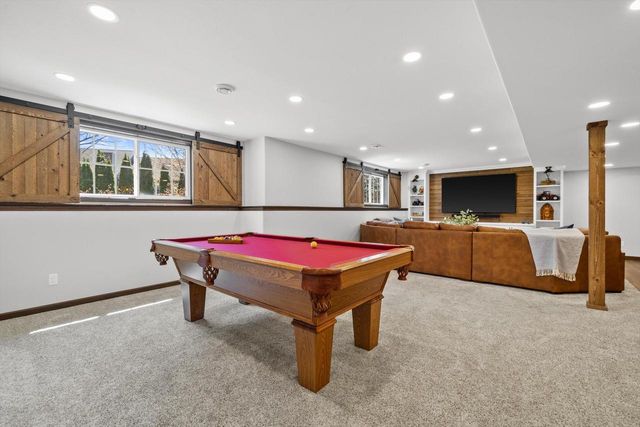 5913 Carriage Hills DRIVE, Racine, WI 53406