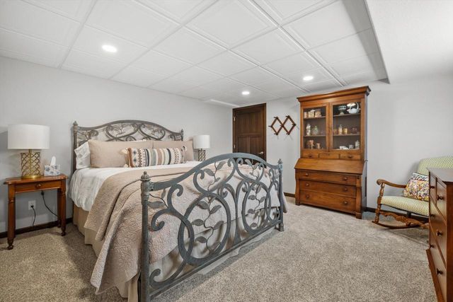 5913 Carriage Hills DRIVE, Racine, WI 53406
