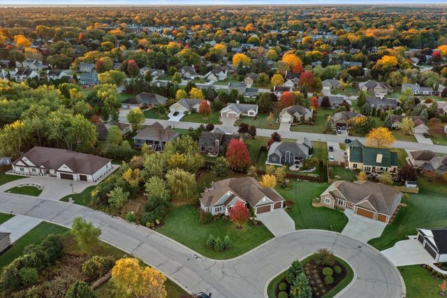 5913 Carriage Hills DRIVE, Racine, WI 53406