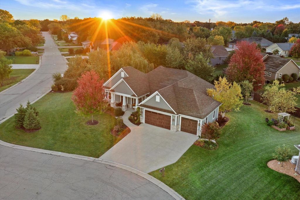 5913 Carriage Hills DRIVE, Racine, WI 53406