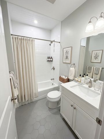 42 Parsons St TH, Newton, MA 02465
