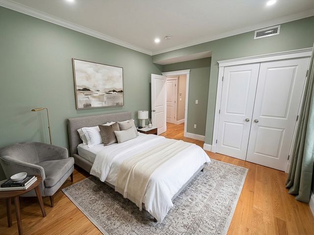 42 Parsons St TH, Newton, MA 02465