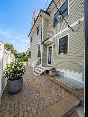 42 Parsons St TH, Newton, MA 02465