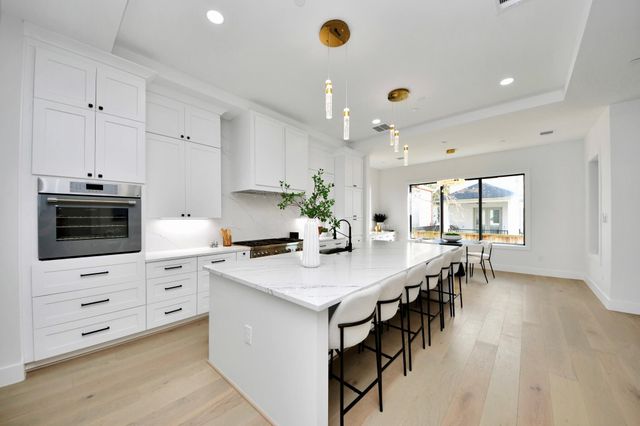 5115 Maple Street, Bellaire, TX 77401