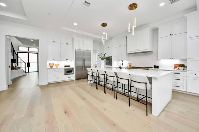 5115 Maple Street, Bellaire, TX 77401