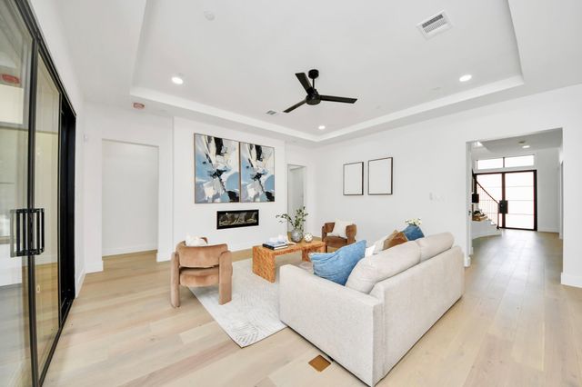 5115 Maple Street, Bellaire, TX 77401