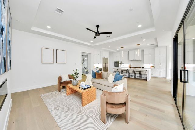 5115 Maple Street, Bellaire, TX 77401