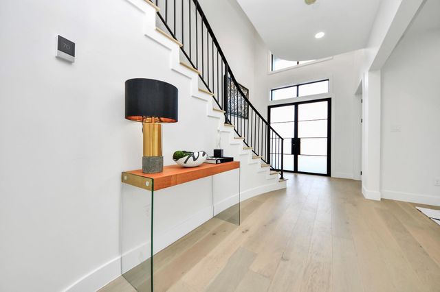 5115 Maple Street, Bellaire, TX 77401