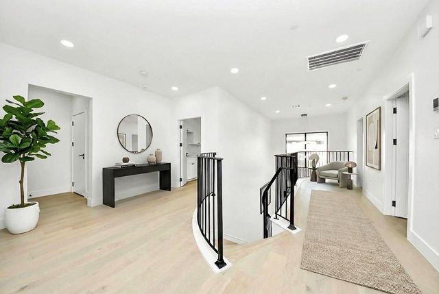 5115 Maple Street, Bellaire, TX 77401