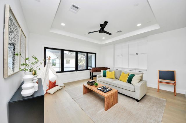 5115 Maple Street, Bellaire, TX 77401